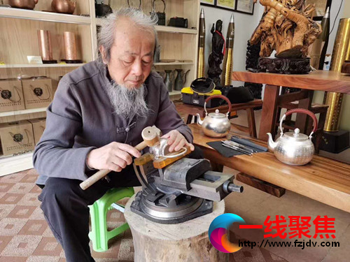 与铜“对话”58载：绍兴铜雕大师赵秀林延绵东方技艺 