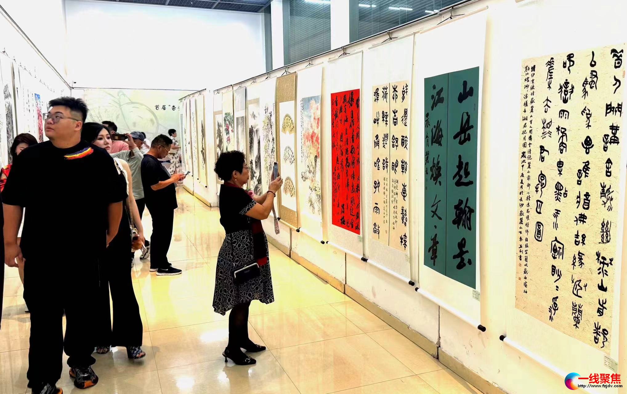 <b>港情湘韵翰墨华章——首届“杳查星”书画艺术作品展在长沙开幕</b>