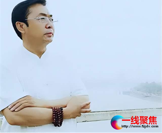 <b>我观先锋派作家王新</b>