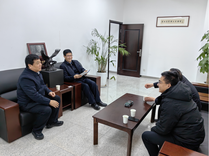 <b>中国中铁陕西总部与陕西省劳模工匠协会座谈交流</b>