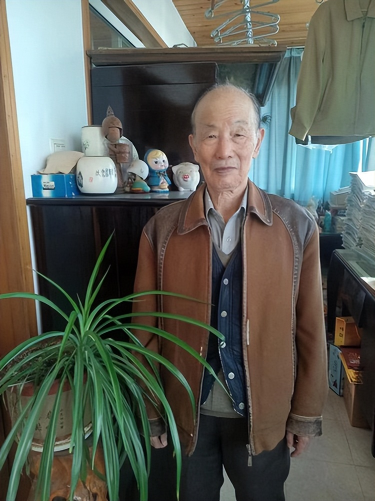 作家孙扬散文集《橙子情——站在诗行里的记忆》出版发行