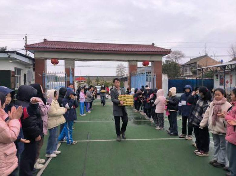 慧宇智业陕西服务中心王琨团队为兴平市希望小学献爱心