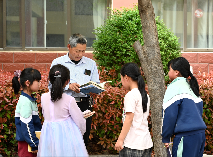<strong>山东诸城石桥子小学“四举措”开展</strong>