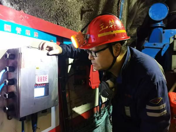 <strong>陕煤蒲白建新煤化自主研发顺层钻孔</strong>