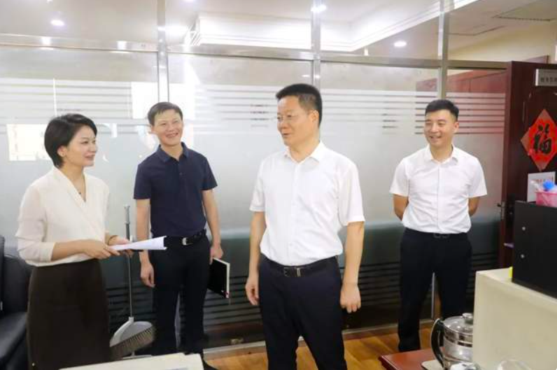 刘耀奇赴新发展集团职能部门开展“三听三问”走访调研