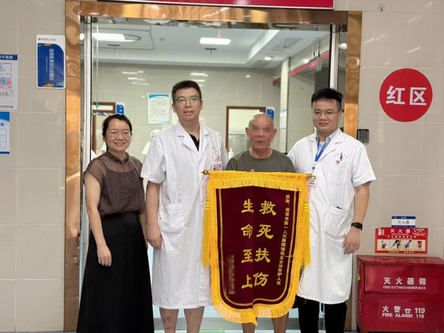 三面锦旗，见证一场生命的接力与奇迹
