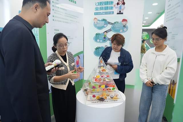湘潭市教育局机关党员走进市健康教