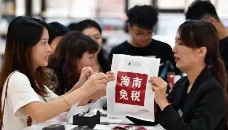 元旦假期首日三亚入境游客大增5倍