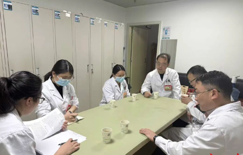 化疗中突发急腹症！白血病少年在湘潭市中心医院闯过