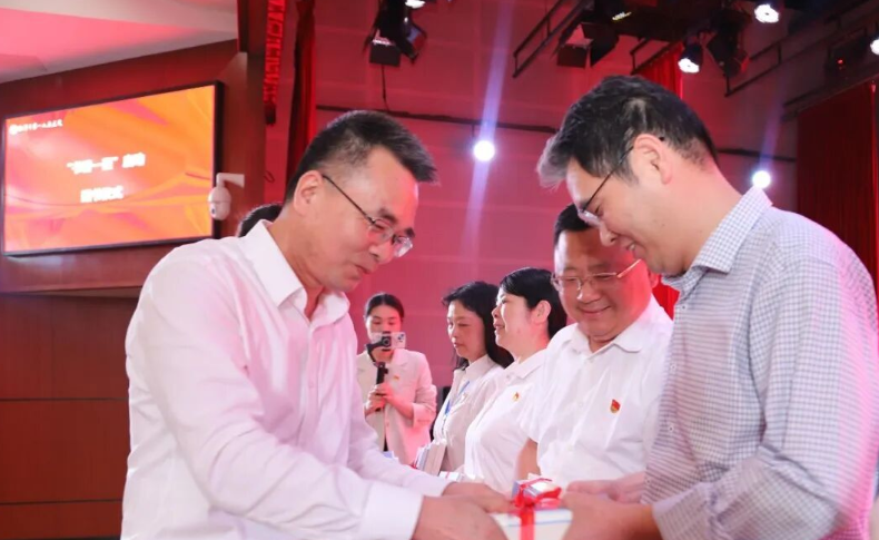 <b>湘潭市第一人民医院召开2025年度总结表彰暨2026年工作推进会议</b>