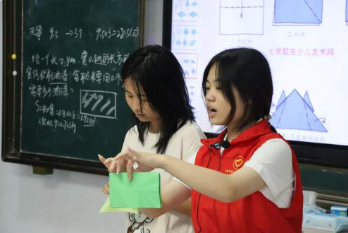 湖南科技大学人文学院折纸课：把历史折进纸船，把水乡留在指尖