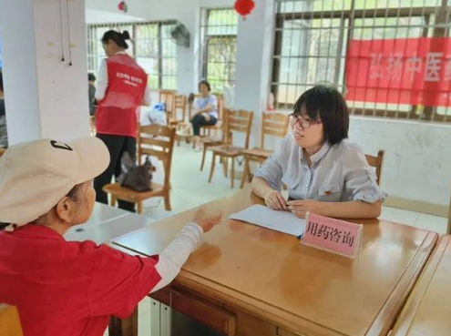 用药问题“面对面”解答！药师团队