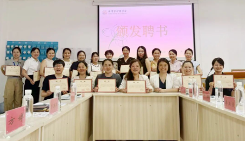 上海大学社会学院调研组走进湘潭中心医院开展调研座谈