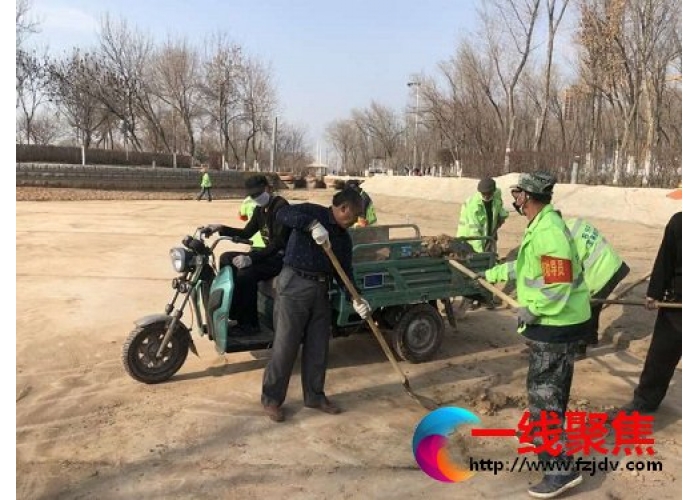 全力清除淤泥 改善河道水质
