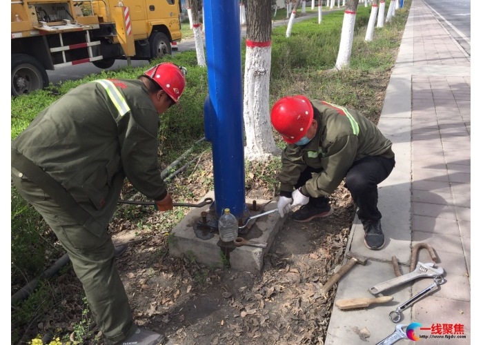 修复东五路电缆故障  恢复路灯照明