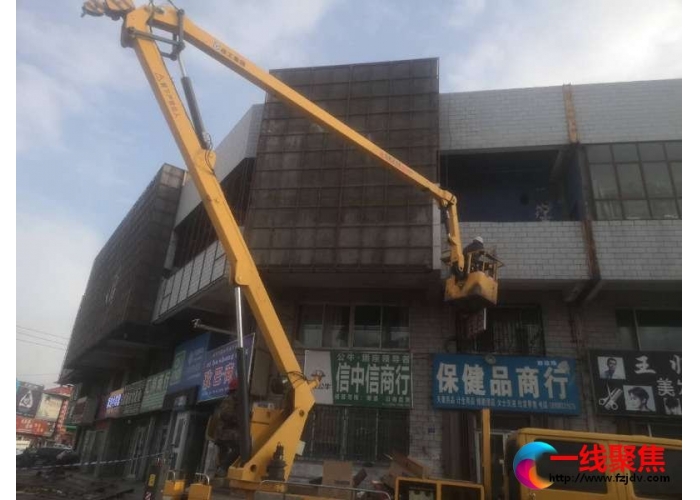 落实春季大风天气防控工作 拆除安全隐患