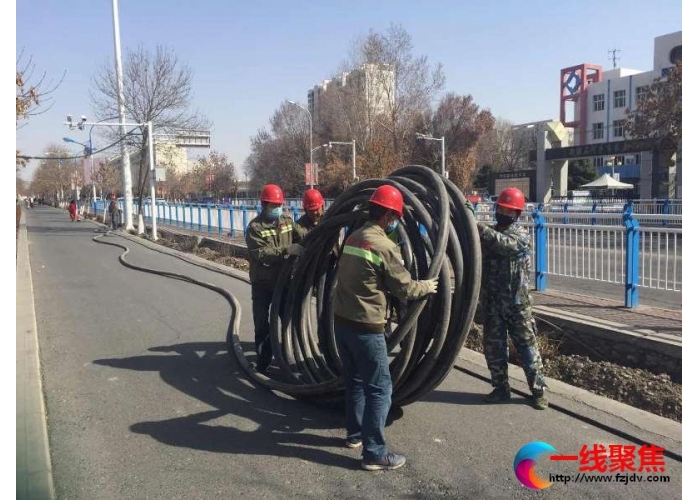 维修学校周边路灯 让路灯照亮孩子回家的路