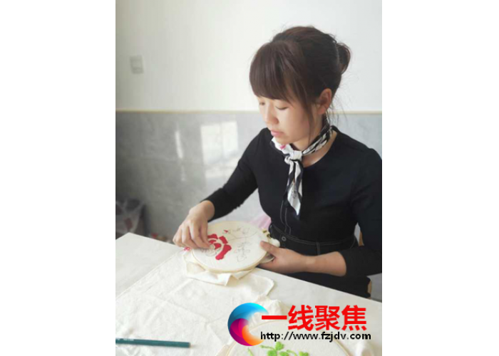 <b>湖南桃江修山：“羞女绣”绣出乡村妇女新生活</b>