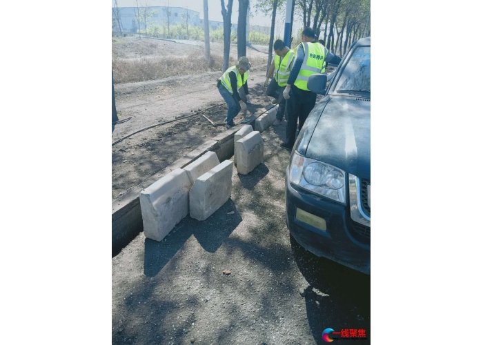 路沿石更换有序进行中