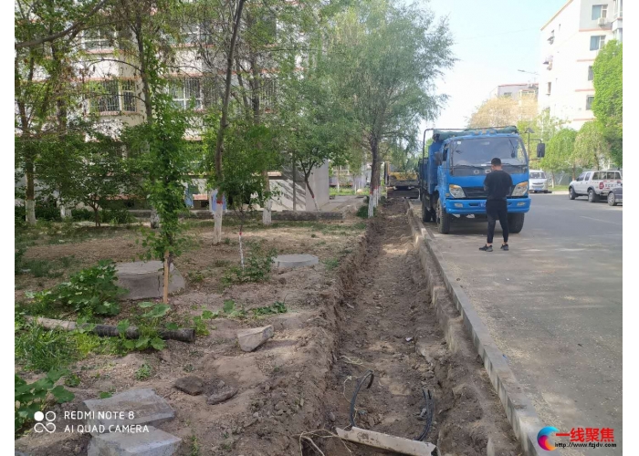 42小区白杨街人行横道新建中