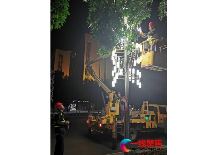 市政工程养护中心开展夜间路灯检修安全检查