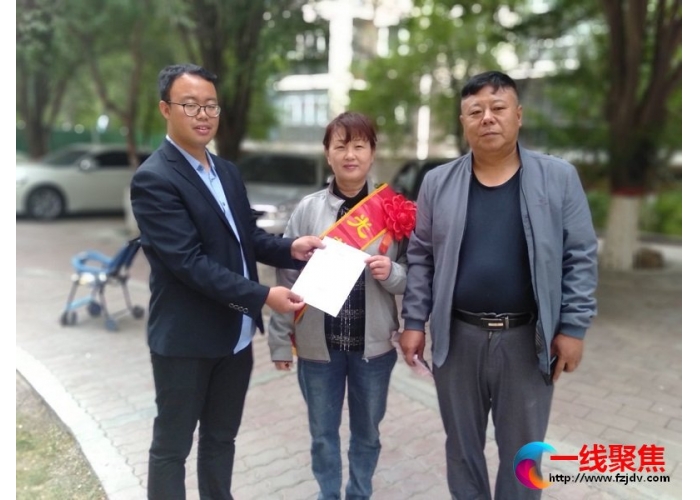<b>参军报国创佳绩，立功喜报送家门</b>