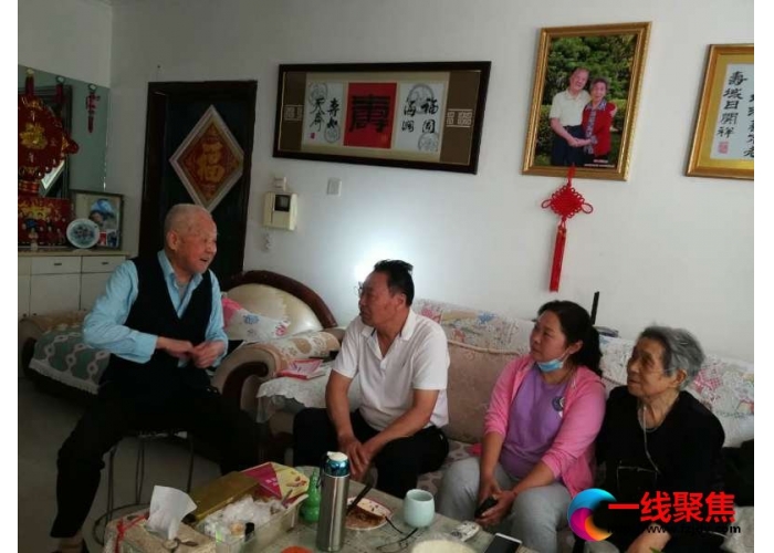 <b>凤凰嘉苑第一党支部：走访看望生病老党员万宏才</b>