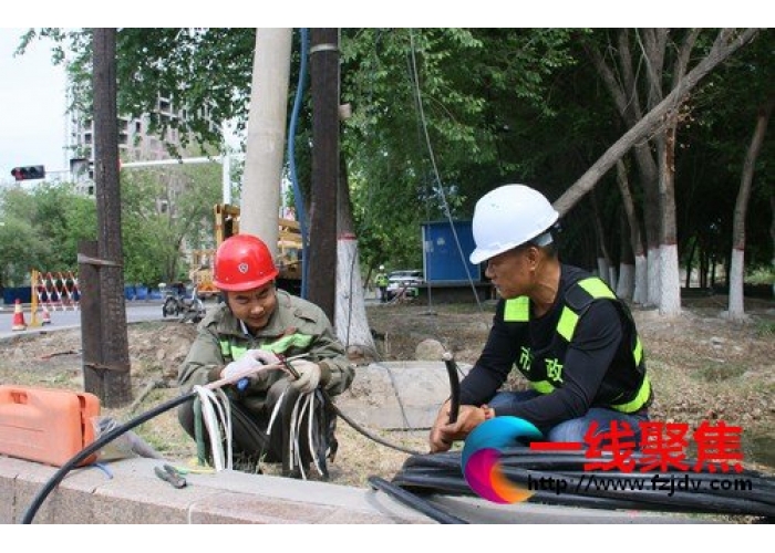 抢修电缆   保障亮灯