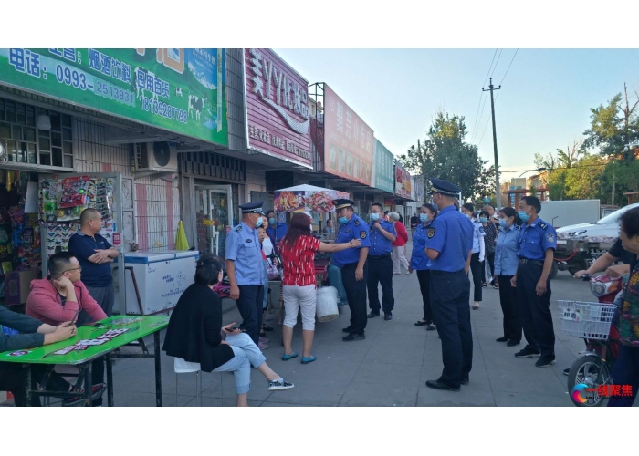 石河子市城市管理行政执法大队大力整治背街小巷环境卫生