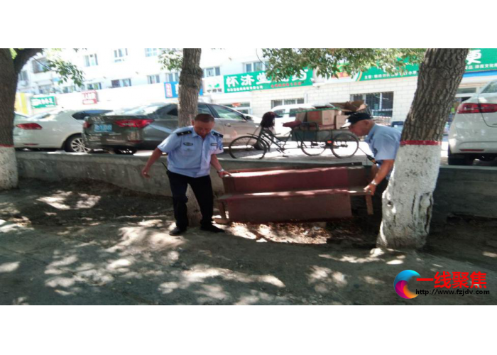 居民林带私焊踏步梯，城管依法予以拆除