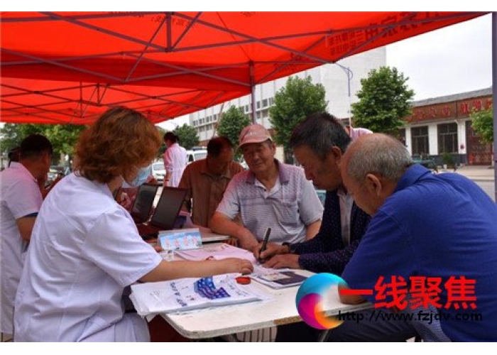 石桥子镇：家庭签约进社区 让百姓拥有自己的“私人医生”