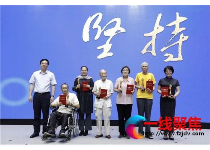 “雷锋老人”曹荣安获绿色浙江“坚持杖”