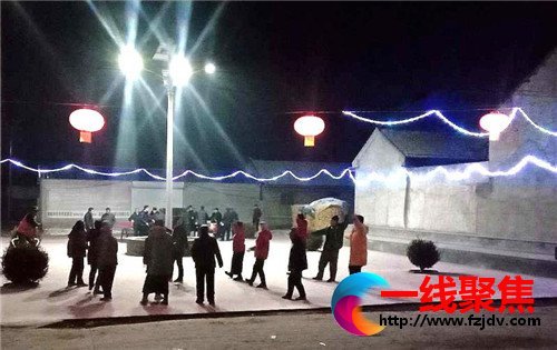 石桥子镇村头小广场成为村民文明消夏好去处