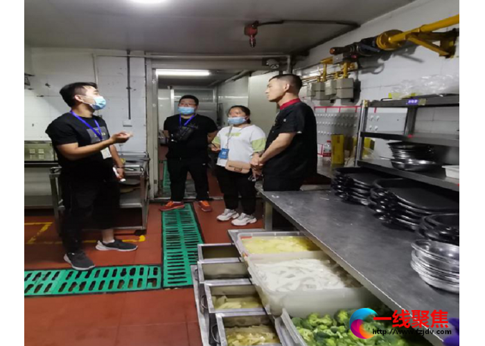 环境卫生大整治  助力老旧小区改造