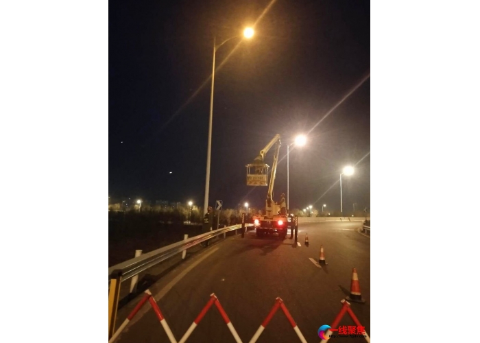 军垦一桥路灯全灭 查找故障迅速修复