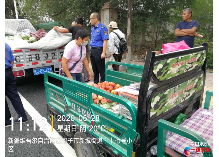 城管大队开展占道经营专项整治行动
