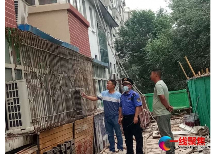 城管协调拆除    临街私搭乱建