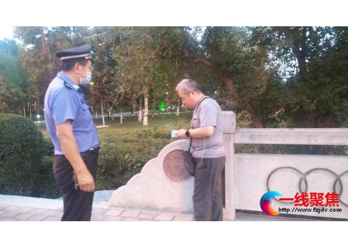 戴口罩 不扎堆 城管抗疫不缺位