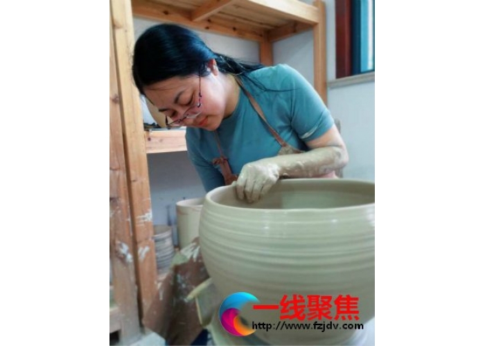 慧心巧思 飘然若仙 ——访畲族青瓷女艺术家雷慧仙