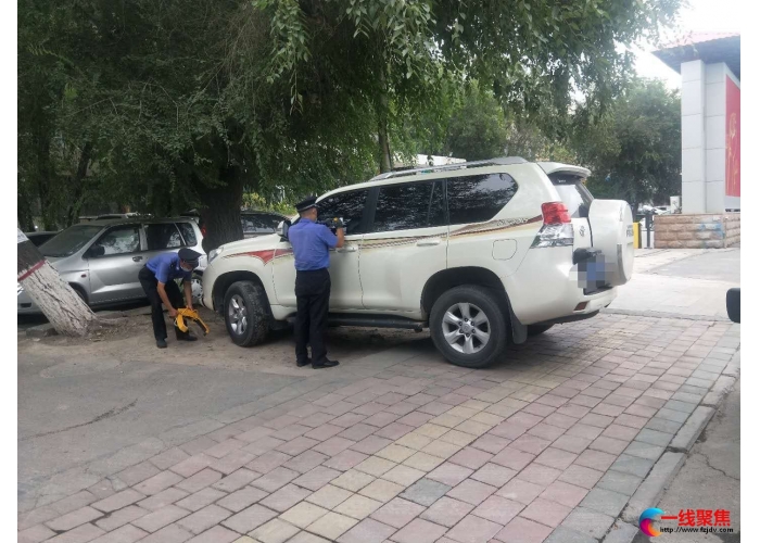 拒绝“花式”停车 争做文明驶者