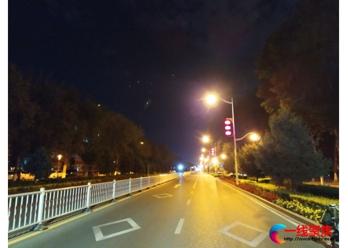 石河子这条路夜晚更加明亮