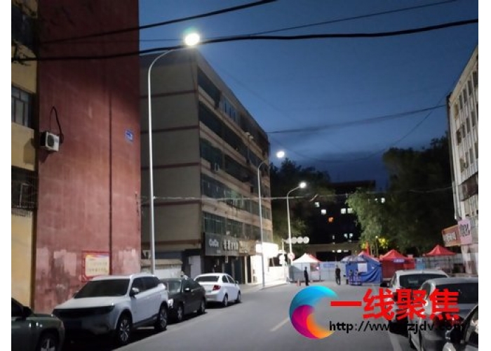 及时修复丁香街路灯   助力33社区防疫封控检查