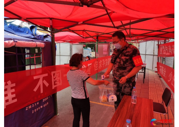 投身社区防疫  做“最美志愿者”