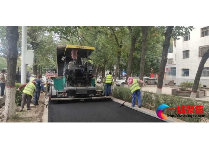沥青拌合厂累计完成道路摊铺8500平方米