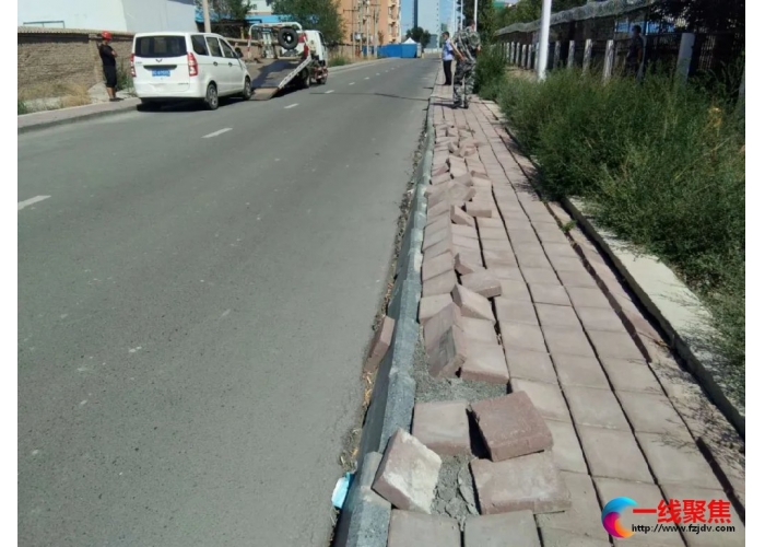 爱护城市道路 城管在行动