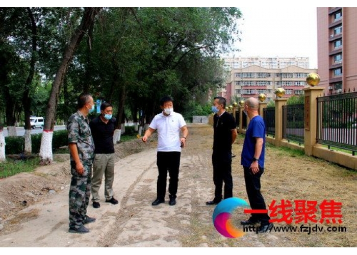 这里800平米的黄土裸露 将变身时尚小广场  