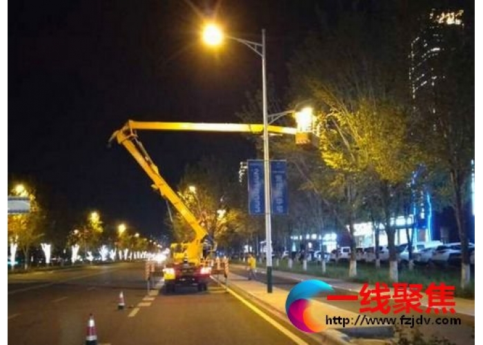  全面检修道路路灯