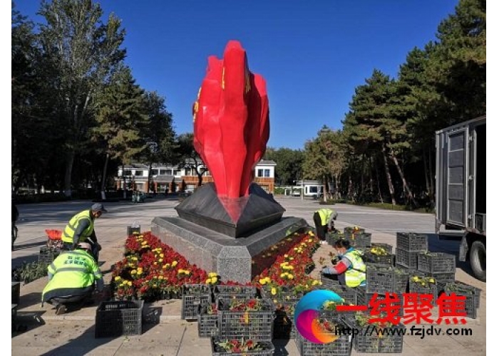 西公园摆放花卉 美不胜收