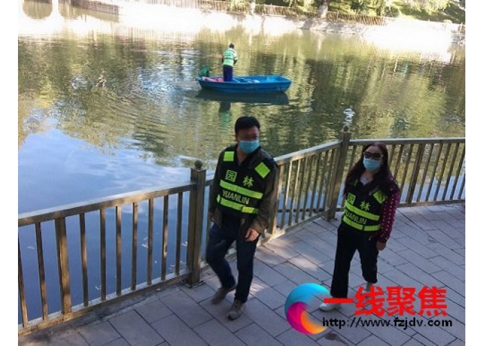 西公园积极开展文明劝导 营造文明游园环境