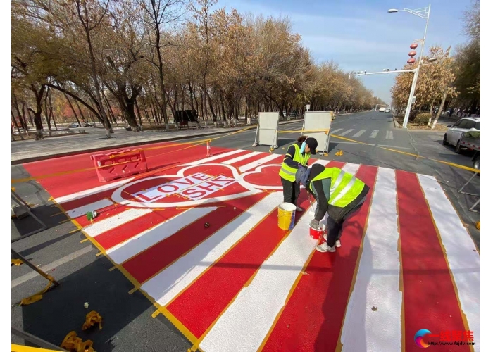 街头登场彩绘斑马线 鼓励市民走人行横道
